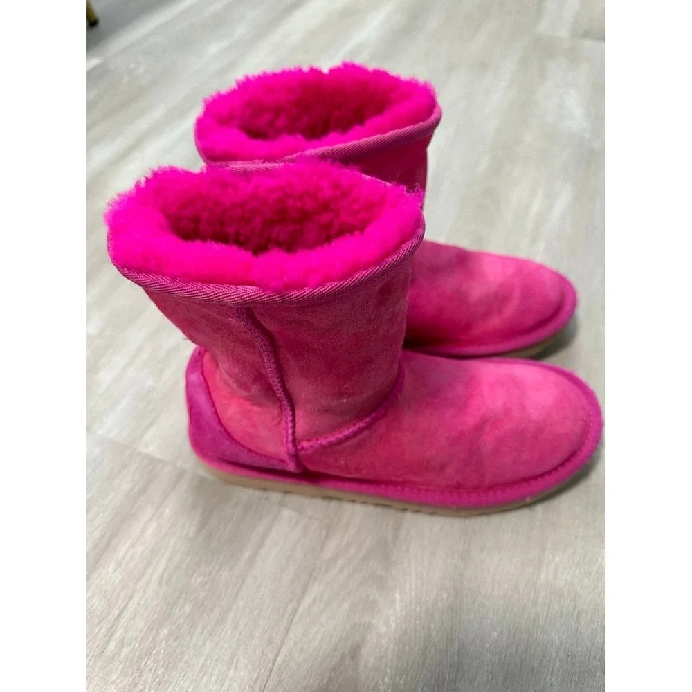 Kids UGG Boots Pink Sheepskin Lined Cozy Winter‎ Fashion Size 4